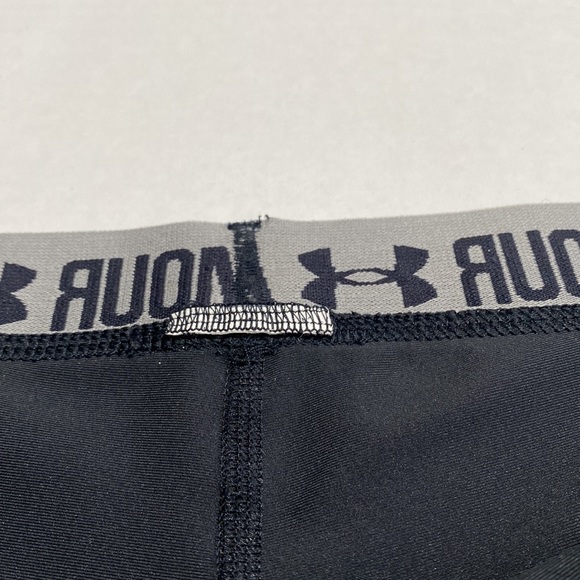 Under Armour Woman’s athletic stretch fabric shorts size Large - Picture 8 of 8